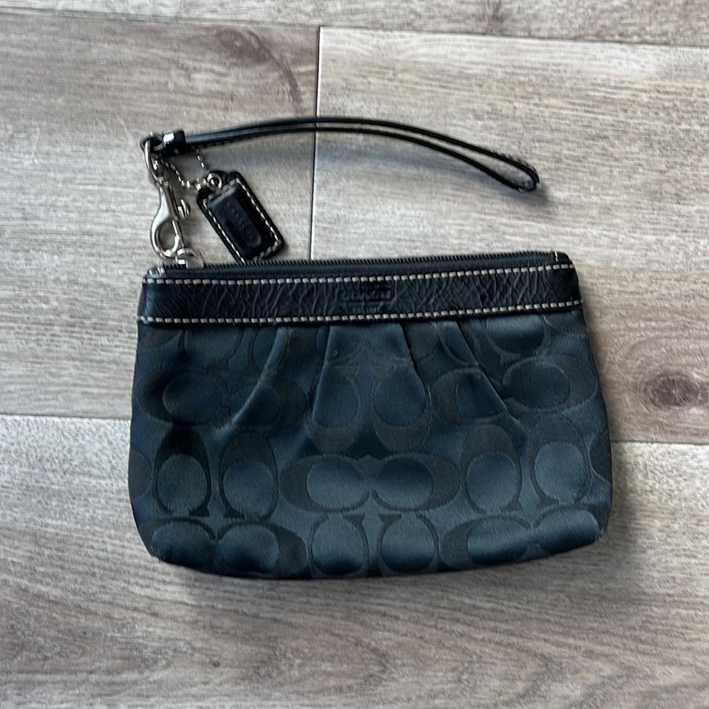 Coach Wristlet ✨like new✨